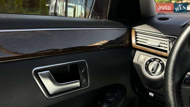 Седан Mercedes-Benz E-Class 2012 в Львові