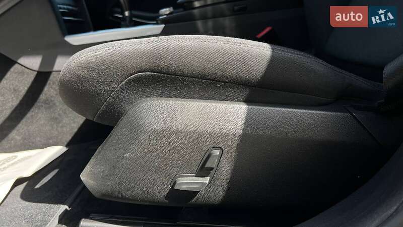 Седан Mercedes-Benz E-Class 2012 в Львові