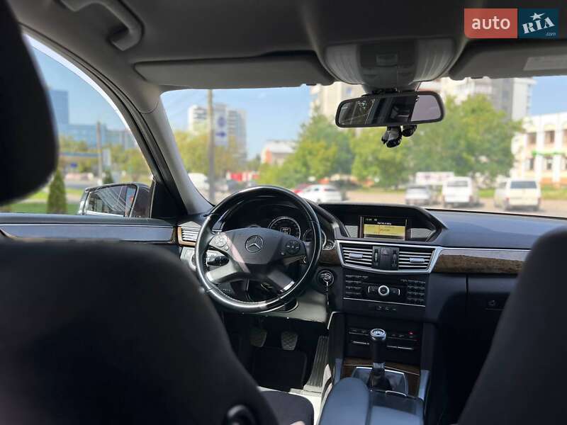 Седан Mercedes-Benz E-Class 2012 в Львові