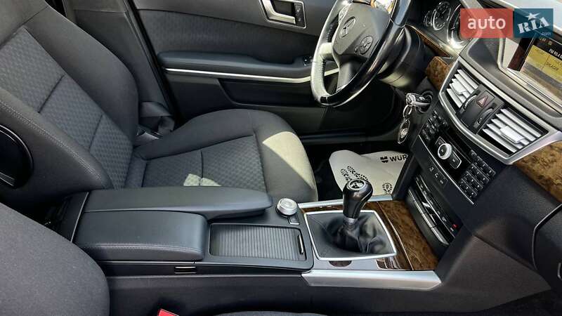 Седан Mercedes-Benz E-Class 2012 в Львові