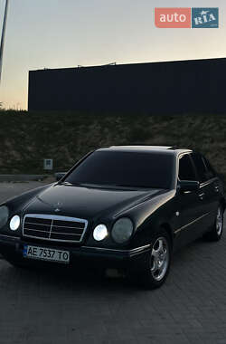 Седан Mercedes-Benz E-Class 1998 в Виннице