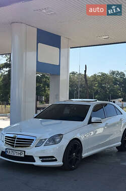 Седан Mercedes-Benz E-Class 2012 в Днепре