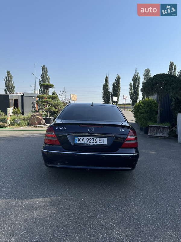 Седан Mercedes-Benz E-Class 2004 в Хотові