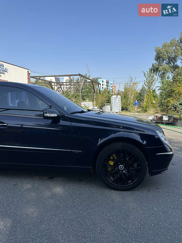 Седан Mercedes-Benz E-Class 2004 в Хотові