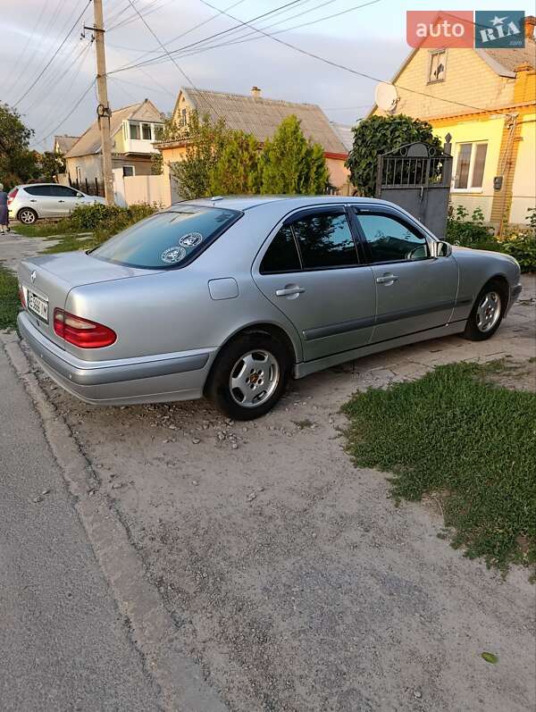 Седан Mercedes-Benz E-Class 2000 в Днепре