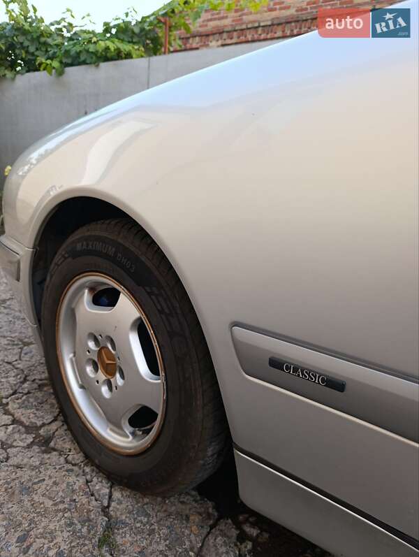 Седан Mercedes-Benz E-Class 2000 в Днепре