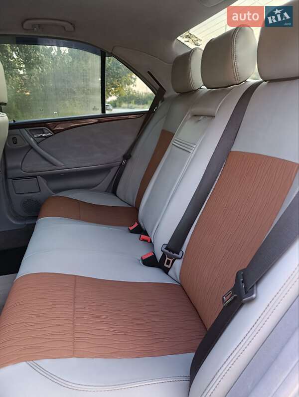 Седан Mercedes-Benz E-Class 2000 в Днепре