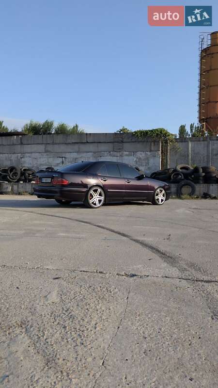 Седан Mercedes-Benz E-Class 1998 в Запорожье