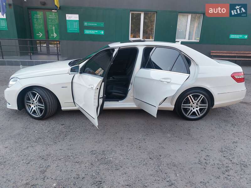 Седан Mercedes-Benz E-Class 2011 в Запорожье