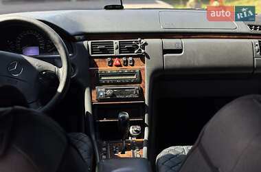 Седан Mercedes-Benz E-Class 2000 в 