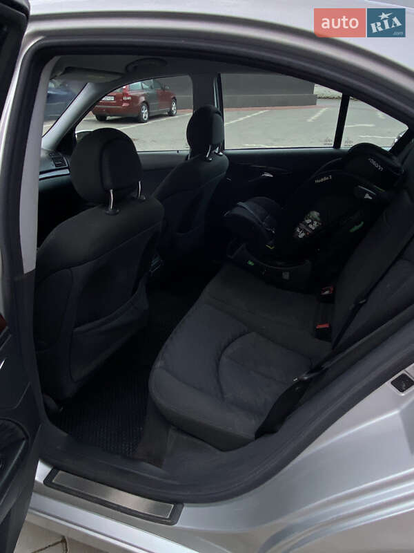 Седан Mercedes-Benz E-Class 2003 в Чернівцях