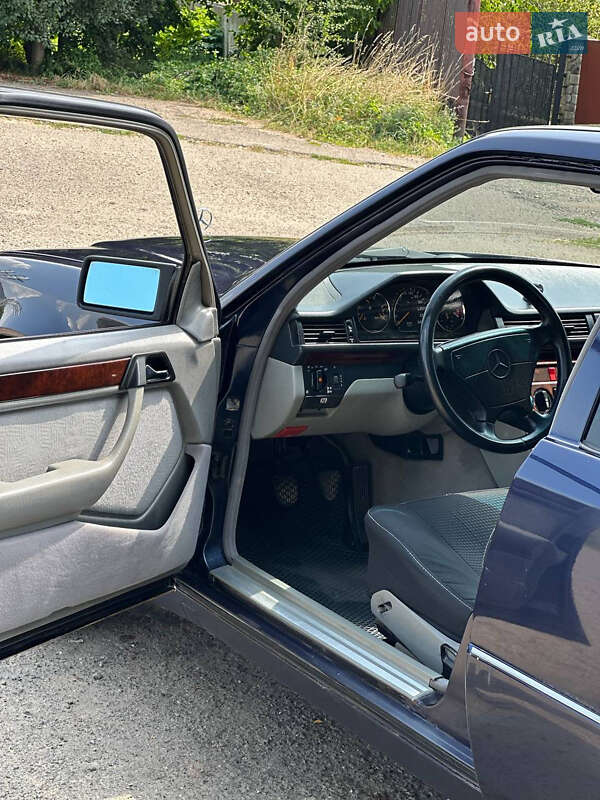 Седан Mercedes-Benz E-Class 1995 в Чернівцях