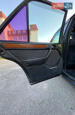 Седан Mercedes-Benz E-Class 1992 в 