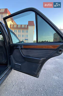 Седан Mercedes-Benz E-Class 1992 в 