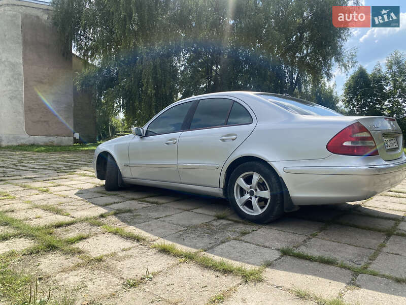 Седан Mercedes-Benz E-Class 2002 в Самборе