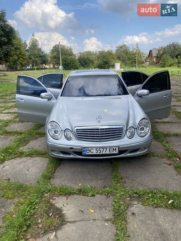 Седан Mercedes-Benz E-Class 2002 в Самборе