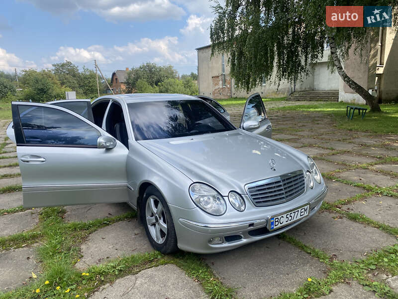 Седан Mercedes-Benz E-Class 2002 в Самборе
