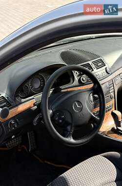 Седан Mercedes-Benz E-Class 2003 в  фото 15 Седан Mercedes-Benz E-Class 2003 в