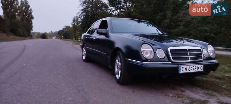 Седан Mercedes-Benz E-Class 1997 в Городище