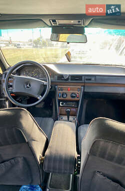 Седан Mercedes-Benz E-Class 1989 в 