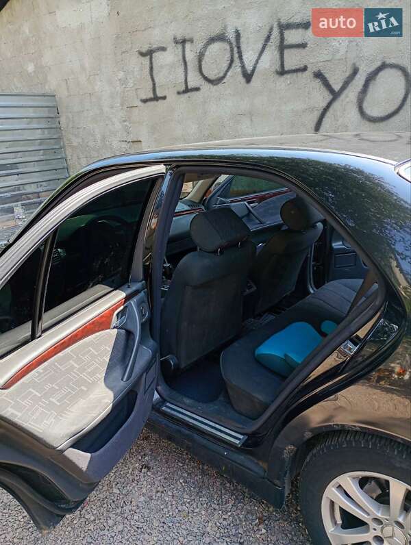 Седан Mercedes-Benz E-Class 2001 в Львові