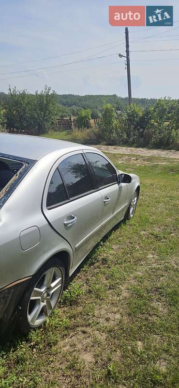 Седан Mercedes-Benz E-Class 2004 в Охтирці