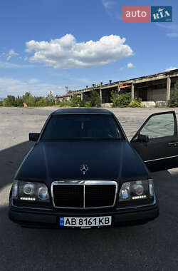 Седан Mercedes-Benz E-Class 1993 в Вінниці