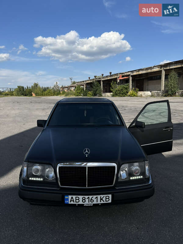 Mercedes-Benz E-Class 1993