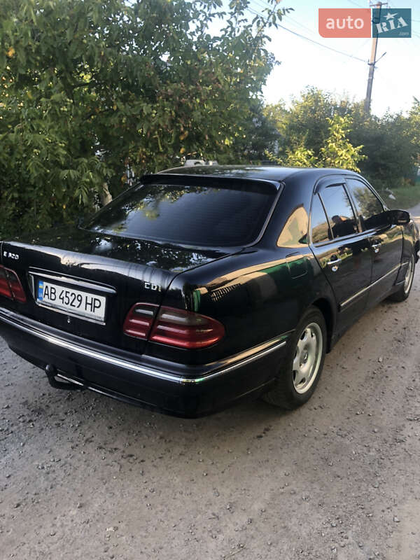 Седан Mercedes-Benz E-Class 1995 в 
