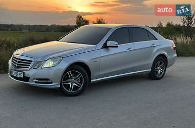 Седан Mercedes-Benz E-Class 2012 в Луковцах