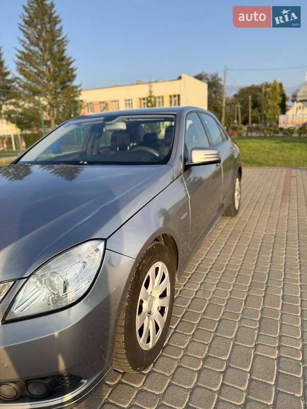 Седан Mercedes-Benz E-Class 2010 в Самборі
