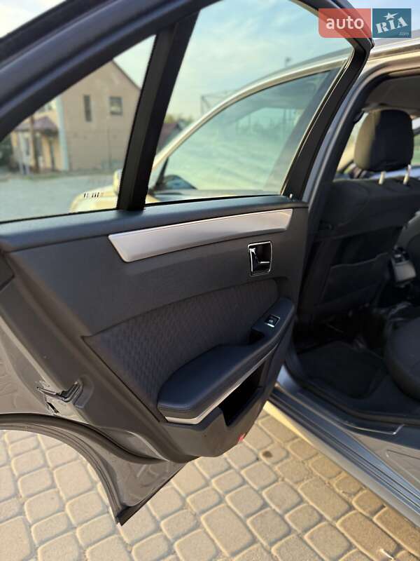 Седан Mercedes-Benz E-Class 2010 в Самборі