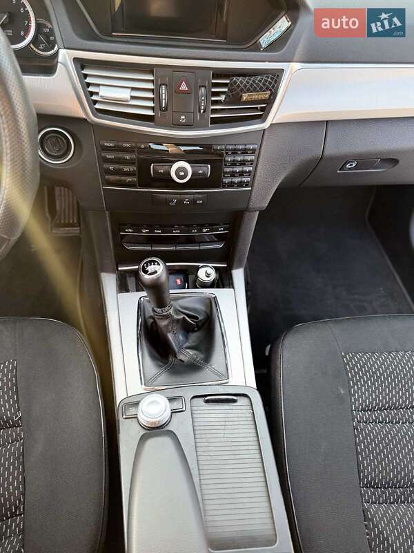 Седан Mercedes-Benz E-Class 2010 в Самборі