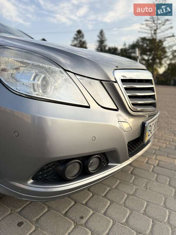 Седан Mercedes-Benz E-Class 2010 в Самборі