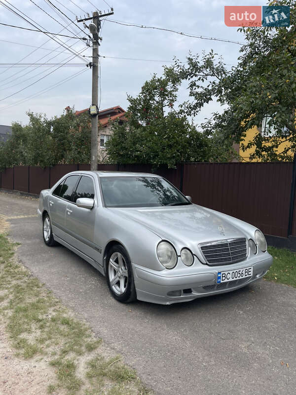 Седан Mercedes-Benz E-Class 2000 в 