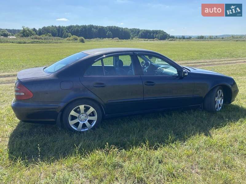 Седан Mercedes-Benz E-Class 2003 в Змиеве фото 4 Седан Mercedes-Benz E-Class 2003 в Змиеве