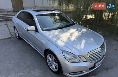 Седан Mercedes-Benz E-Class 2011 в 