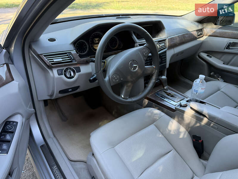 Седан Mercedes-Benz E-Class 2011 в Кривом Роге