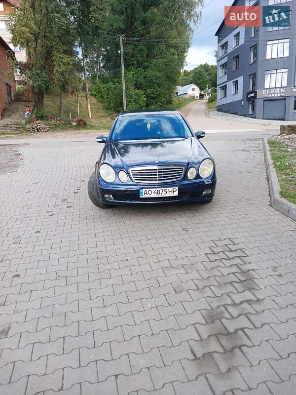 Седан Mercedes-Benz E-Class 2003 в Межгорье
