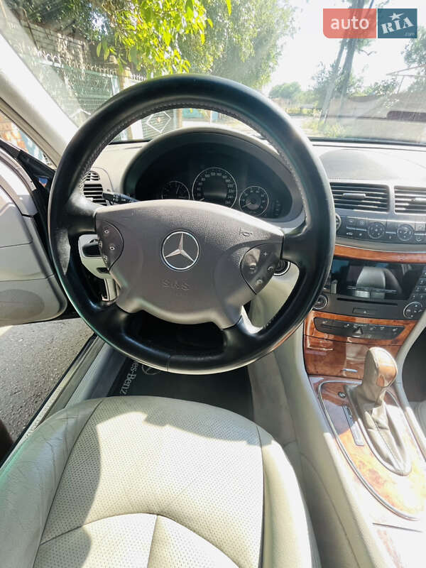 Седан Mercedes-Benz E-Class 2004 в Кривом Роге