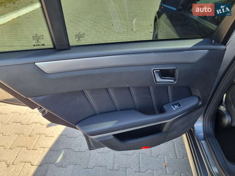 Седан Mercedes-Benz E-Class 2015 в Черновцах
