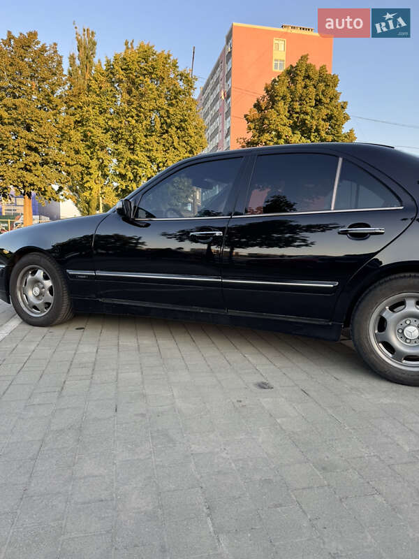 Седан Mercedes-Benz E-Class 2001 в Хмельницком