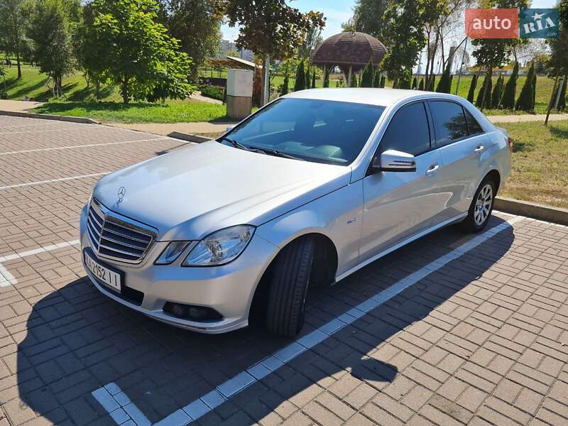 Седан Mercedes-Benz E-Class 2010 в Киеве