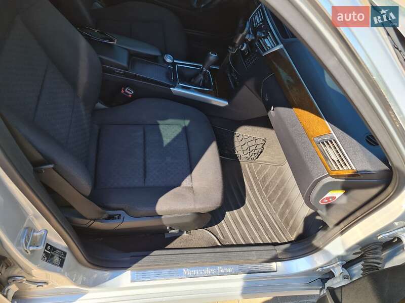 Седан Mercedes-Benz E-Class 2010 в Киеве