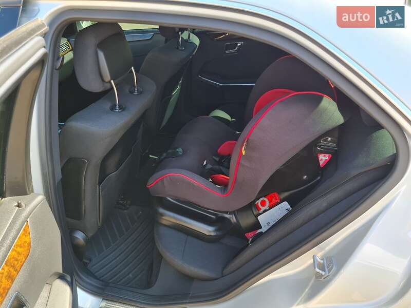 Седан Mercedes-Benz E-Class 2010 в Киеве