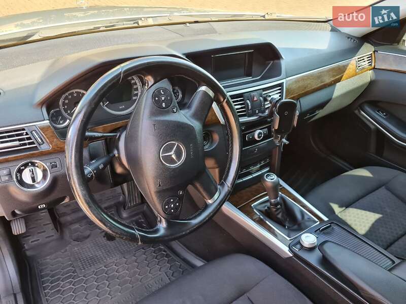 Седан Mercedes-Benz E-Class 2010 в Киеве