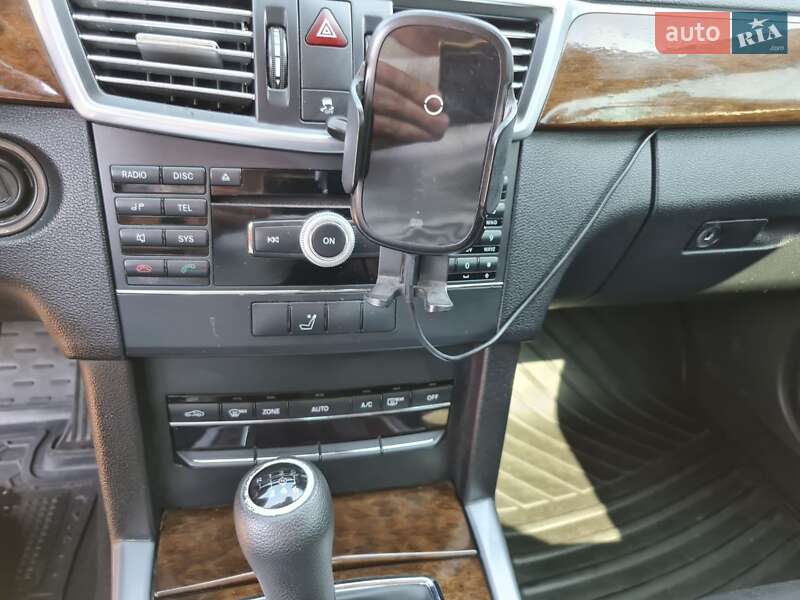 Седан Mercedes-Benz E-Class 2010 в Киеве