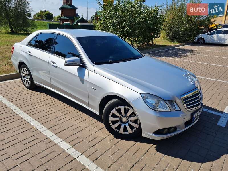 Седан Mercedes-Benz E-Class 2010 в Киеве