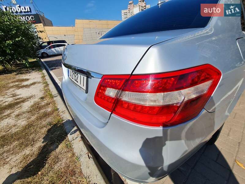 Седан Mercedes-Benz E-Class 2010 в Киеве