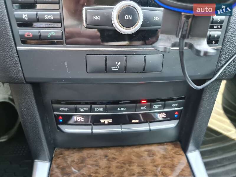 Седан Mercedes-Benz E-Class 2010 в Киеве